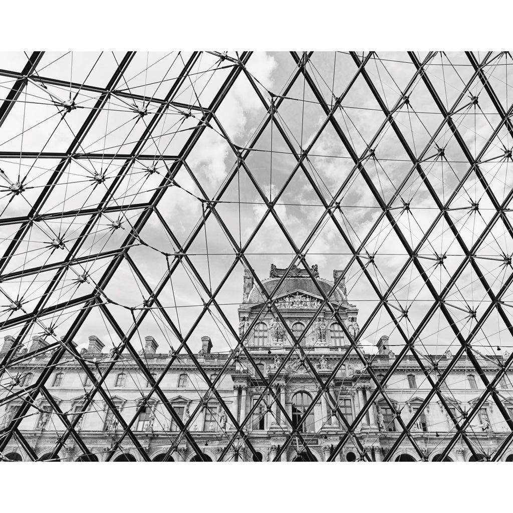 LOUVRE (Black & White)